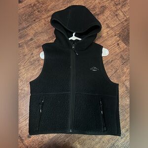 ARITZIA TNA Hooded Vest